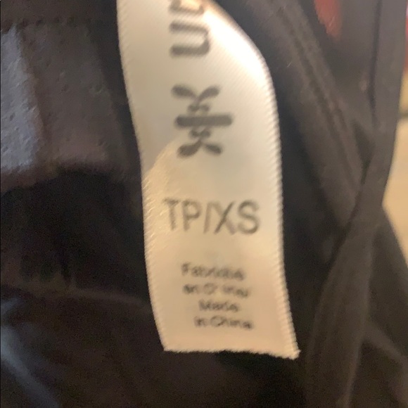 Kyodan Black Strappy Front Mesh Back Built In Bra Racer Back Tank - Picture 2 of 3